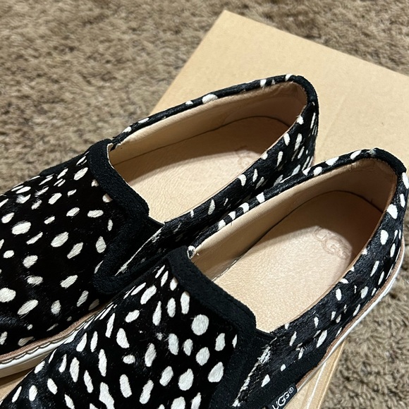 UGG - Picture 8 of 9